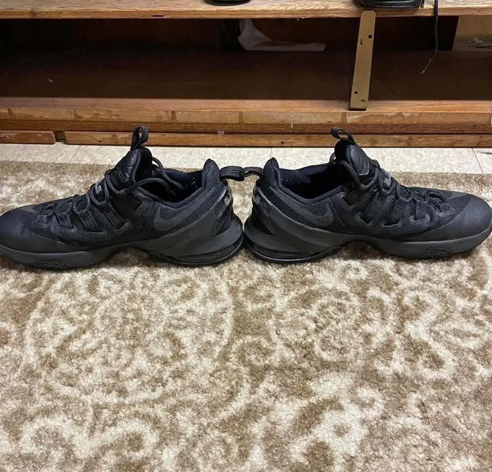 Nike LeBron Witness 4 Triple Black Basketball Shoes Size 8 Mens